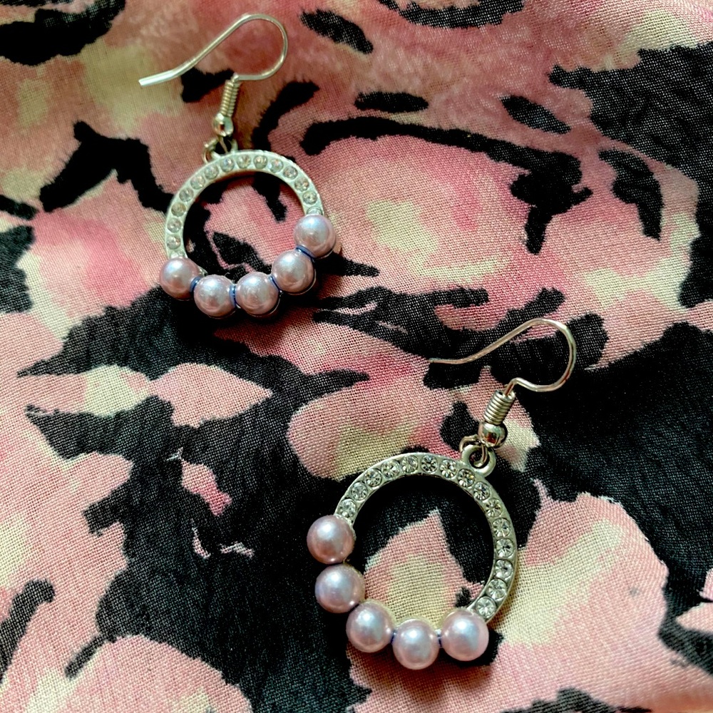 Gorgeous earring with sparkle!